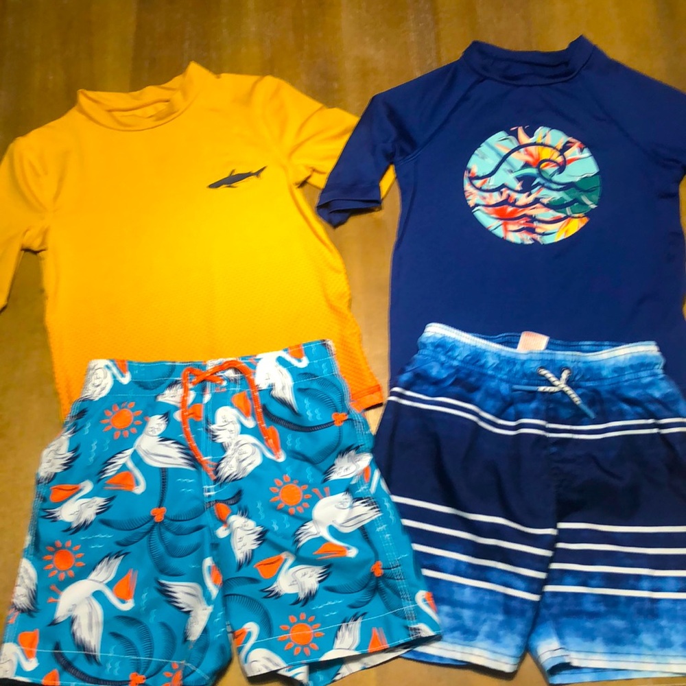 2 pairs of swimwear